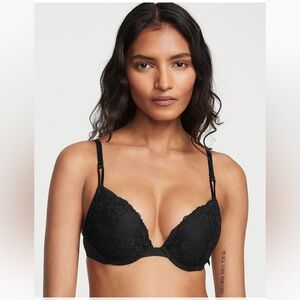 VICTORIA'S SECRET
Sexy Tee Posey Lace Push-Up Bra